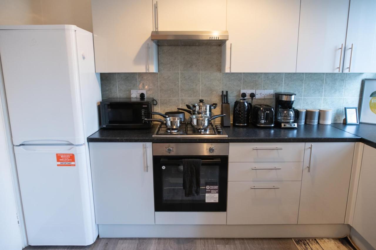 4 Bedroom Flat With High Speed Wi-Fi In North Acton, Ealing, West Londen Buitenkant foto